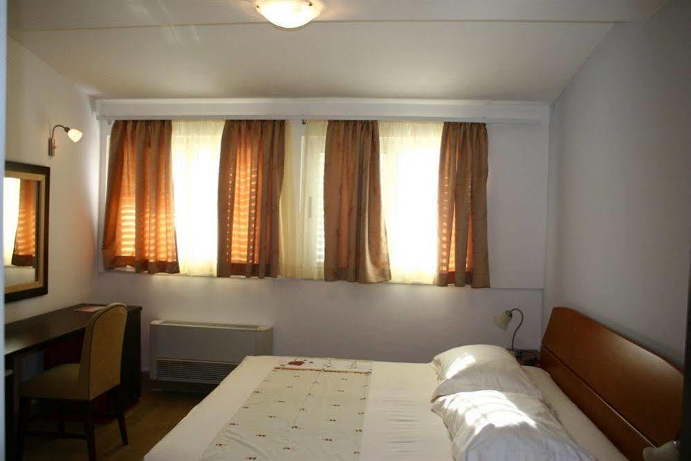 Pansion Epetium Hotel Stobreč Eksteriør billede